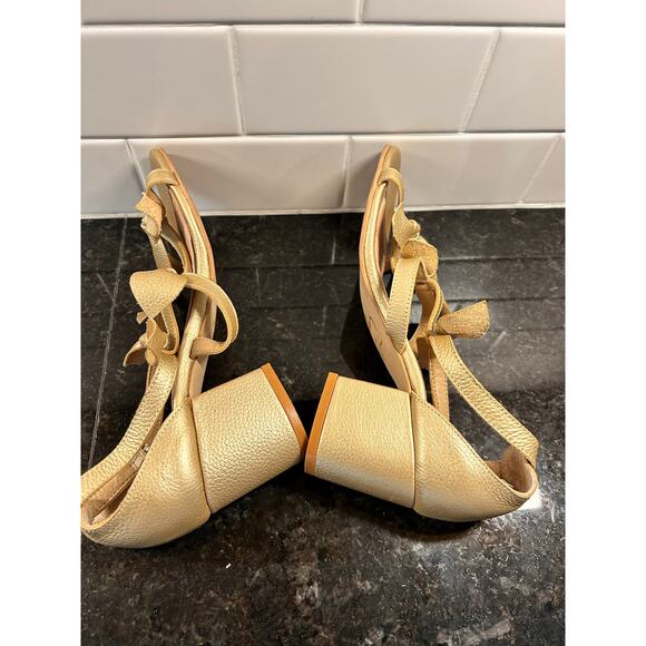 Velez‎ Women's Bow-Detailed Genuine Metallic Leather Sandals Gold Size 37 - Picture 7 of 9